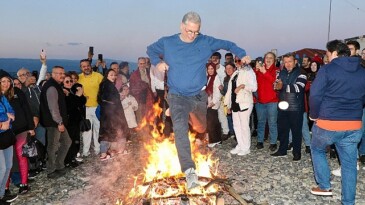 Birlik ve beraberlik hislerini artıran, baharın gelişini müjdeleyen Hıdırellez, Mudanya’da coşkuyla kutlandı
