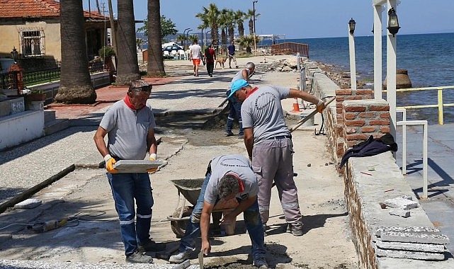 Burhaniye Belediyesi Fen İşleri Müdürlüğü takımları, çalışmalarını sürat kesmeden sürdürüyor. İlçe genelindeki çalışmalar, yaz dönemi öncesinde ağır bir formda devam ediyor