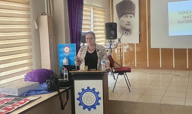 Burhaniye Belediyesi’nden Bağımlılıkla Çaba Semineri