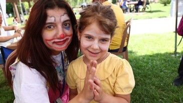 Çankaya Belediyesi, 2023-2024 eğitim-öğretim yılı sona ererken birinci ve ortaokul öğrencilerine karne şenliği düzenliyor