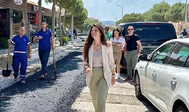 Çeşme Belediyesi Fen İşleri Müdürlüğü, ilçenin dört bir yanında yol bakım, tamirat ve yenileme çalışmalarına sürat kesmeden devam ediyor