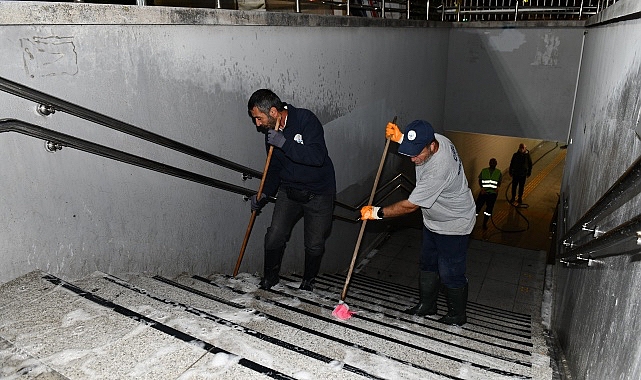 Çiğli’de Paklık Seferberliği Sürüyor