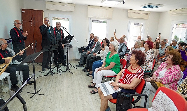 Çınarlar saz çaldı, Lider Işık türkü söyledi