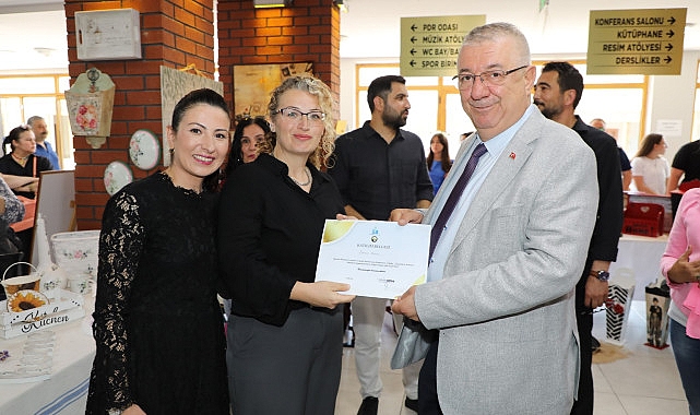 Edremit ‘AGM Yıl Sonu’ gösterisi ağır ilgi gördü