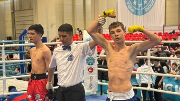 Efes Selçuk Belediyesi’nin takviyesiyle 1. Milletlerarası Akdeniz Kickboks Şampiyonası’na katılan Efes Selçuklu atletler, büyük bir muvaffakiyetle ilçeye döndüler