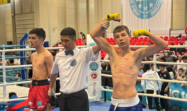 Efes Selçuk Belediyesi’nin takviyesiyle 1. Milletlerarası Akdeniz Kickboks Şampiyonası’na katılan Efes Selçuklu atletler, büyük bir muvaffakiyetle ilçeye döndüler