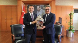 Ekrem İmamoğlu, Bayrampaşa Belediye Başkanı Hasan Mutlu’yu makamında tebrik etti