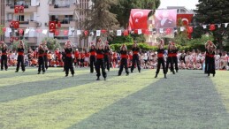 Gençlerin halk oyununa giderek artan ilgisine Efes Selçuk Belediyesi dayanak oluyor.