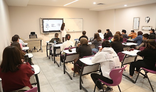 İBB’nin LGS ve YKS imtihanlarına ücretsiz hazırlık kursu olan Ders Atölyeleri’nde yeni kayıt periyodu 2 Mayıs’ta başlıyor