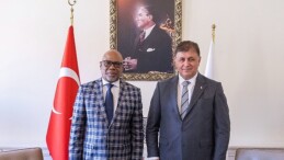 İzmir Büyükşehir Belediye Lideri Dr. Cemil Tugay, Güney Afrika’nın Cape Town Belediyesi’nden üst seviye heyeti ağırladı