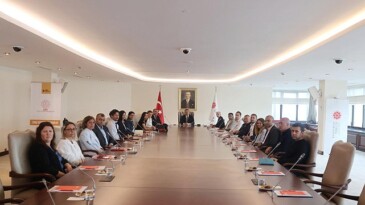 İzmir’de eğitimcilere dezenformasyon ve yeni medyanın kıymeti anlatıldı