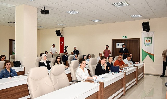 İznik’in eşsiz zanaat ve el sanatları eserlerini, çağdaş teknolojilerle daha geniş kitlelere ulaştırmayı amaçlayan program İznik Belediyesi’nde başladı