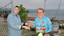 İznikli Yüzme Şampiyonu Erhan Turan İznik’te manalı bir triatlon aktifliği düzenledi