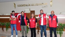 Karabağlar Belediye Başkanı Helil Kınay, DİSK Genel-İş 5 No’lu Şube’nin 1 Mayıs açıklamasına katıldı