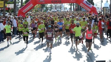 Karşıyaka tek yürek oldu, Zübeyde Anne’ye koştu!