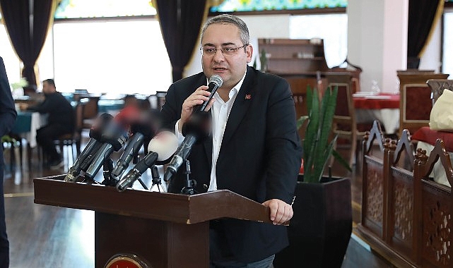 Keçiören Belediye Lideri Dr. Mesut Özarslan, “Afet Sonrası Muhtarlarla İstişare Toplantısı”nda 51 mahalle muhtarıyla bir ortaya geldi
