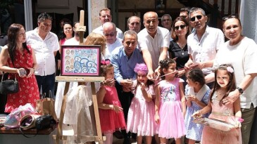 Kemer Belediye Lider Yardımcısı Mehmet Derya Baytekin, Kemer Belediyesi Kültür Konutu’nda açılan fotoğraf standını ziyaret etti