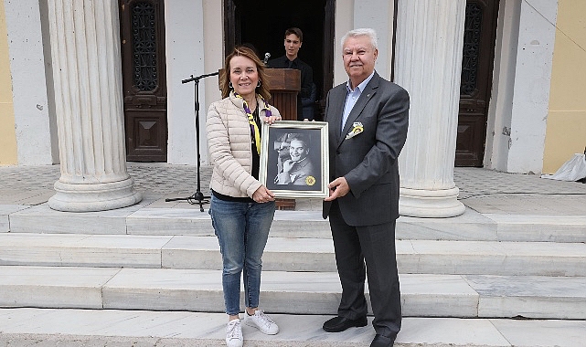 Konak Belediye Başkanı Nilüfer Çınarlı Mutlu, İzmir Atatürk Lisesi’nin Pilav Günü’ne katıldı