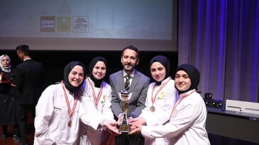 Konya Büyükşehir’in Müsabakalarında Muvaffakiyet Gösteren Öğrencilere Mükafatları Verildi