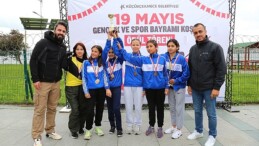 Küçükçekmece Belediyesi ve İlçe Milli Eğitim Müdürlüğü işbirliği ile okullar ortası 19 Mayıs Gençlik ve Spor Bayramı kros müsabakası düzenlendi