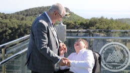 Lider Ertaş, engelli öğrencinin dileğini gerçekleştirdi