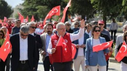 Lider Mehmet Ertaş 1 Mayıs’ta çalışanlarla birlikte yürüdü