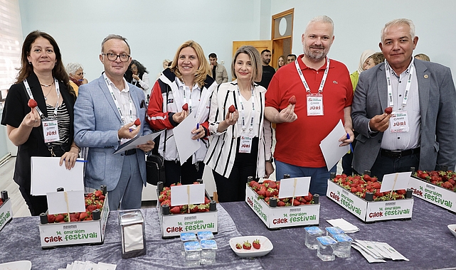 Menemen’de bu yıl 14. kere gerçekleştirilen Emiralem Çilek Şenliği, yüz binlerce ziyaretçinin buluşma noktası oldu