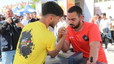 Muğla Büyükşehir Belediye Başkanı Ahmet Aras’ın yerel seçimler öncesi vaatlerinden biri olan Gençlik Şenliği 15 Mayıs’ta başladı