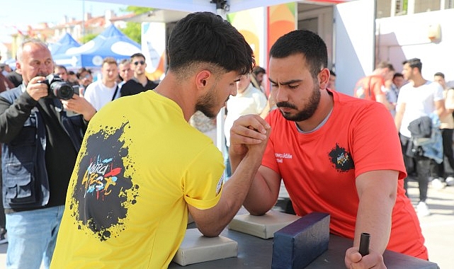 Muğla Büyükşehir Belediye Başkanı Ahmet Aras’ın yerel seçimler öncesi vaatlerinden biri olan Gençlik Şenliği 15 Mayıs’ta başladı