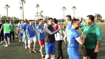 Narlıdere Belediyesi’nin 19 Mayıs Atatürk’ü Anma, Gençlik ve Spor Bayramı aktiflikleri kapsamında düzenlediği Basketbol Dostluk Kupası ödül merasimi heyecanı yaşandı