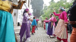 Narlıdere, bolluk ve rahmetin simgesi Hıdırellez’i Tarihi Yukarıköy’de karşıladı