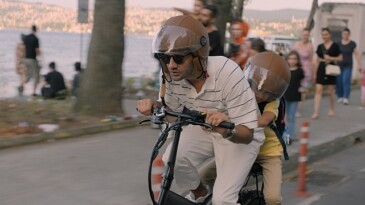 Netflix, Başrolünde Kaan Urgancıoğlu’na Yer Veren Sen Büyüme Bak’Tan Yeni Bir Fragman Paylaştı