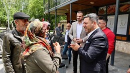 Nevşehir Belediye Başkanı Rasim Arı, Nejdet Ersan Parkı etrafındaki esnaflarla bir ortaya gelerek sorun ve isteklerini dinledi