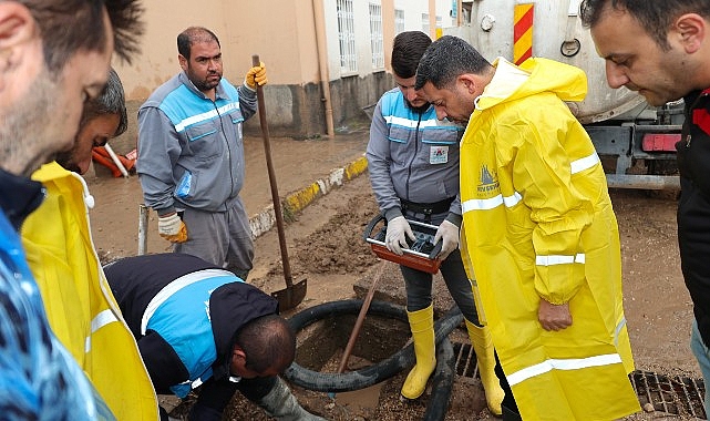 Nevşehir Belediyesi grupları, çok yağıştan etkilenen mahallelerde paklık ve tamir çalışmalarını sürdürüyor