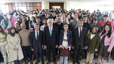 Rektör Budak, Bergama MYO’da Muhasebe Uygulamaları ve Finans Laboratuvarı’nda incelemelerde bulundu