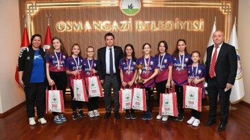 Şampiyon öğrencilerden Lider Aydın’a ziyaret