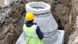 Aydın Büyükşehir Belediyesi Su ve Kanalizasyon İdaresi Genel Müdürlüğü (ASKİ) grupları Söke ilçesinde de altyapı çalışmalarını tüm süratiyle sürdürüyor.