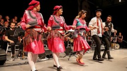 Bornova’da Halk Dansları Şenliği