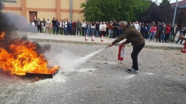 Büyükşehir İtfaiyesi’nden gençlere eğitim