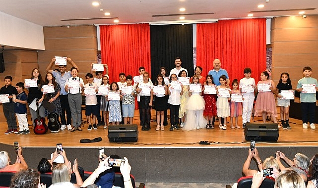 Çiğlili Kursiyerlerden Mükemmel Konser