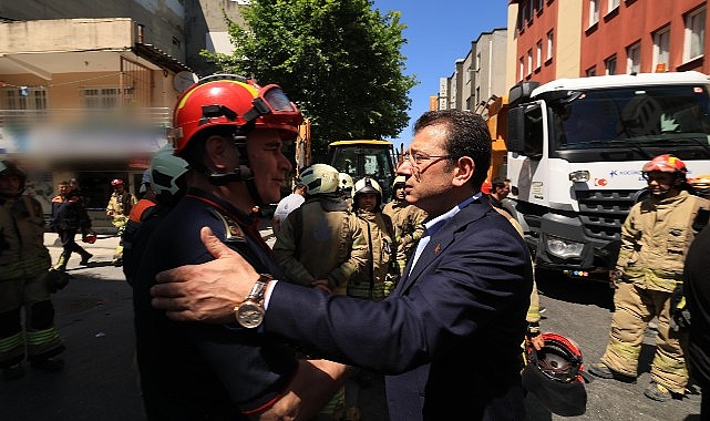 Ekrem İmamoğlu, Küçükçekmece’de çöken binanın enkazında incelemelerde bulunduktan sonra, gazetecilere hususla ilgili açıklama yaptı