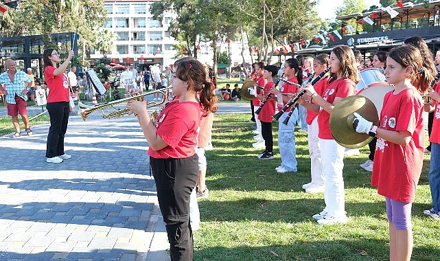 Kemer Belediyesi Gençlik Orkestrası’ndan küçük konser