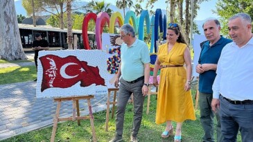 Lider Topaloğlu öğrencilerin yıl sonu standını gezdi