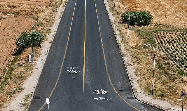 Aydın Büyükşehir Belediyesi, kent genelinde eş vakitli olarak sürdürülen yol üretim çalışmalarına devam ediyor