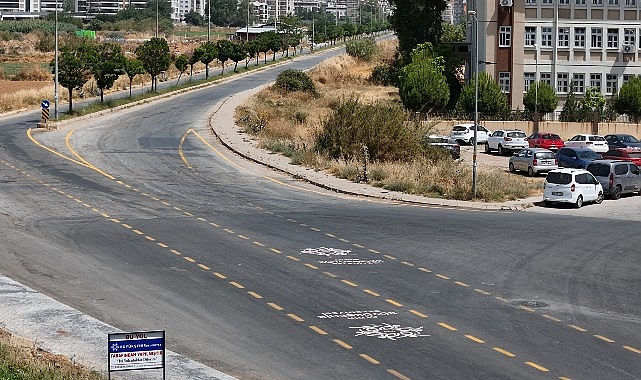 Aydın Büyükşehir Belediyesi, kent içi trafiği hızlandıran ve sürüş konforunu artıran çalışmalara imza atmaya devam ediyor