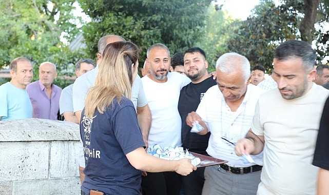 Aydın Büyükşehir Belediyesi, Kurban Bayramı münasebetiyle bayram namazı sonrası vatandaşlarla bayramlaştı