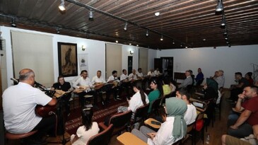 Bağlama Kursiyerlerine Lider Taban’dan Tam Not