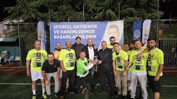 Gölcük Belediyesi 12. Üniteler Ortası Futbol Turnuvası’nda; Gelir Müdürlüğü’nü penaltılar sonucu yenen Gençlik Ve Spor Hizmetleri Müdürlüğü şampiyon oldu