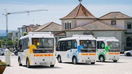 İstanbul Büyükşehir Belediyesi, başka 38 ilçede olduğu üzere Adalar ilçesinde de toplu ulaşım hizmeti veriyor