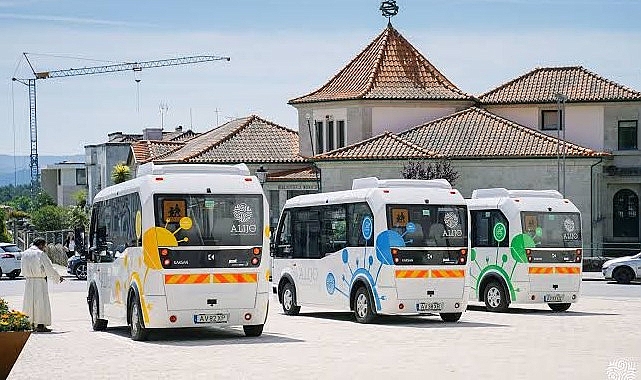 İstanbul Büyükşehir Belediyesi, başka 38 ilçede olduğu üzere Adalar ilçesinde de toplu ulaşım hizmeti veriyor